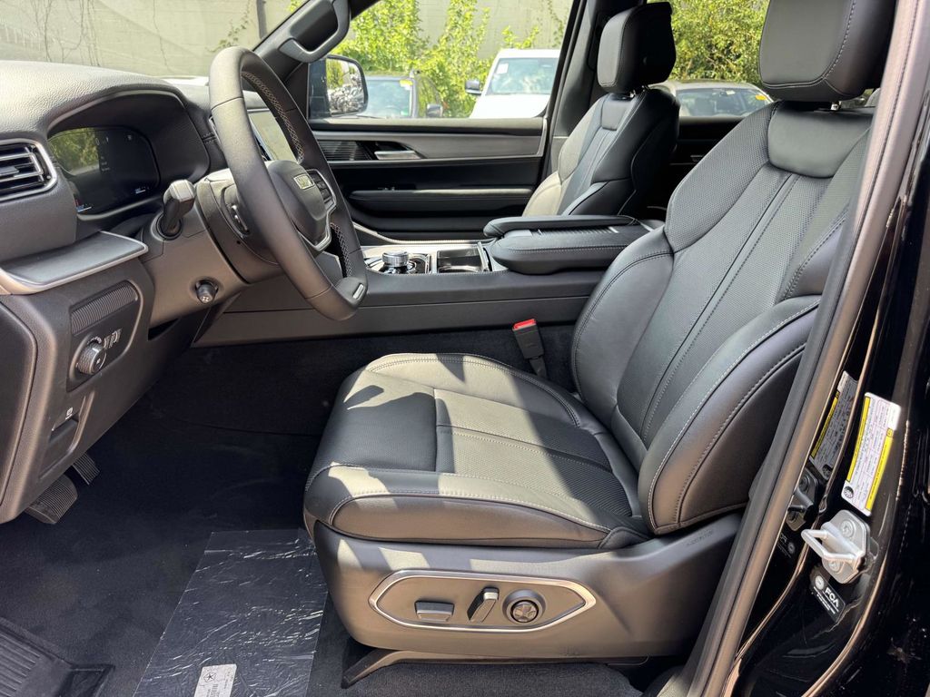 Vehicle image 12 of 27