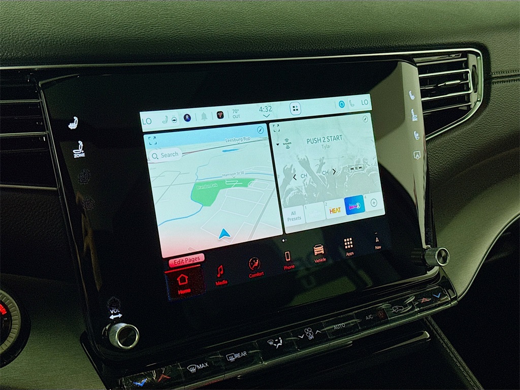 Vehicle image 14 of 33