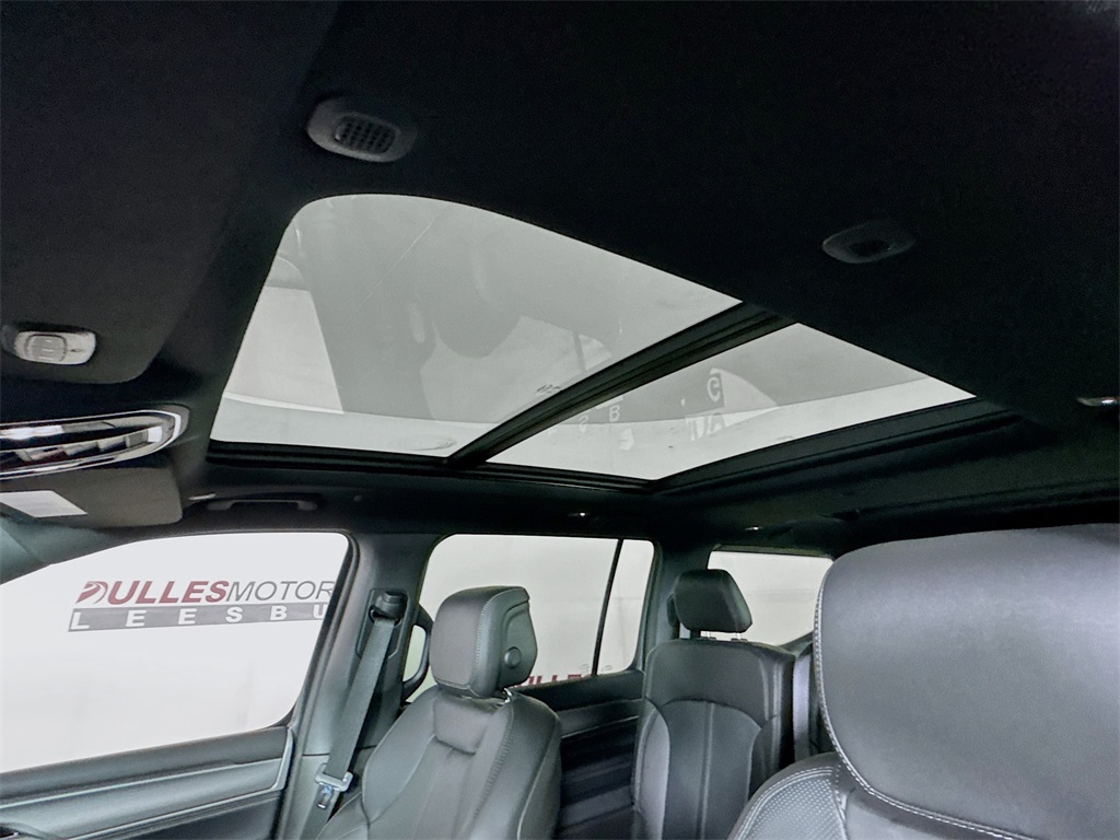 Vehicle image 22 of 33