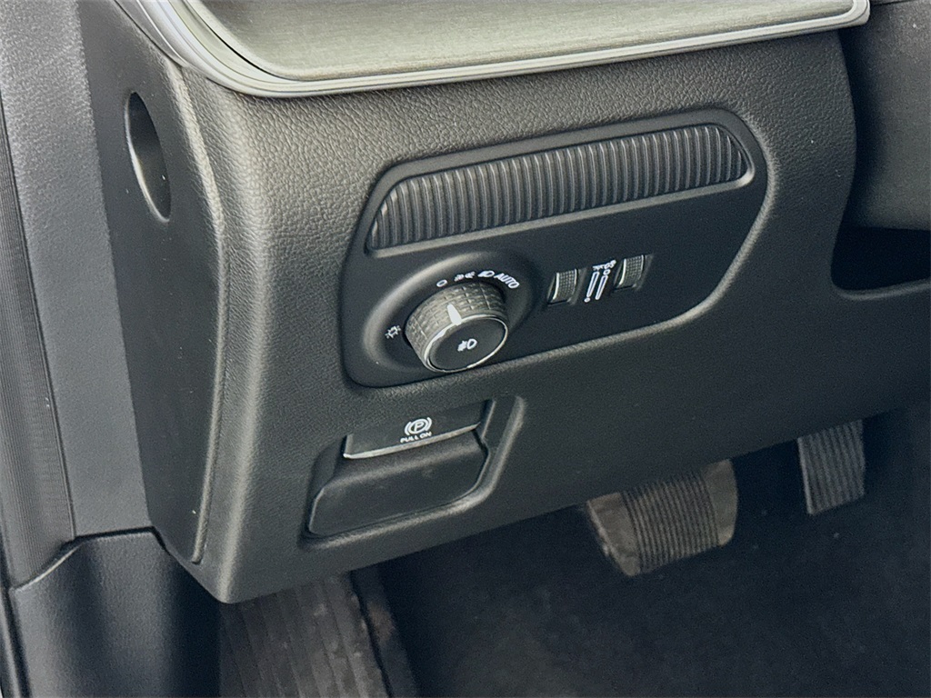 Vehicle image 10 of 33