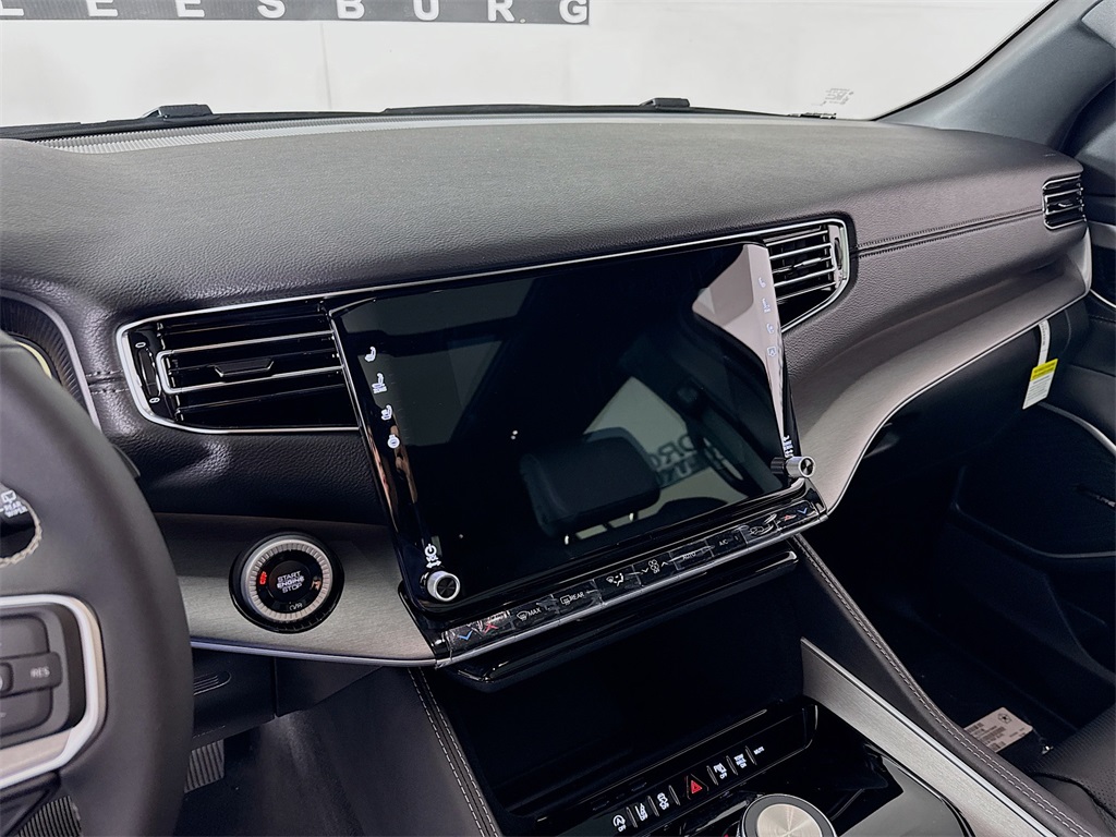 Vehicle image 24 of 33