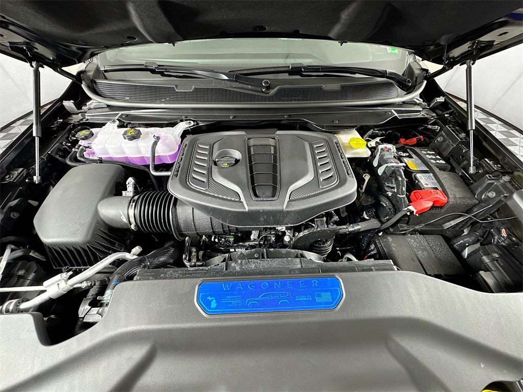 Vehicle image 31 of 33