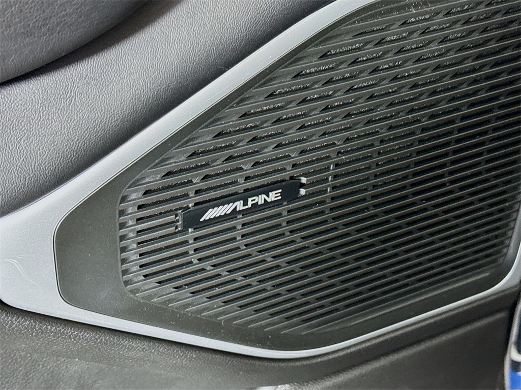 Vehicle image 18 of 33