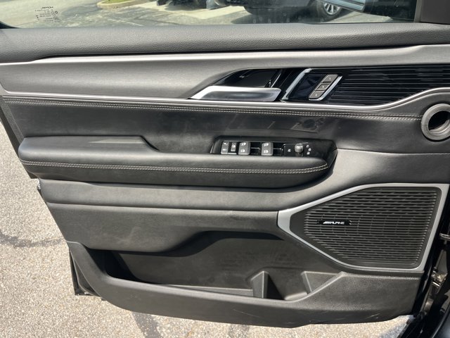 Vehicle image 9 of 13