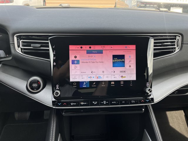 Vehicle image 11 of 13