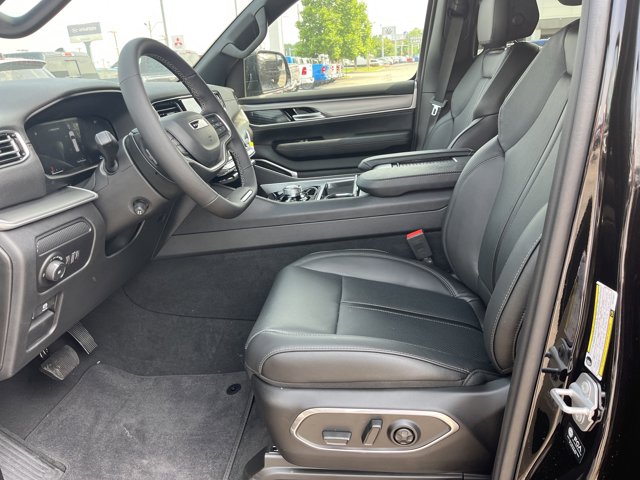 Vehicle image 4 of 13