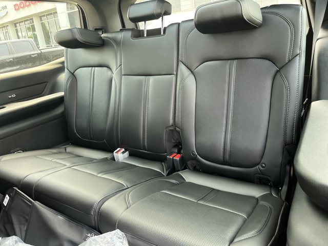 Vehicle image 7 of 13
