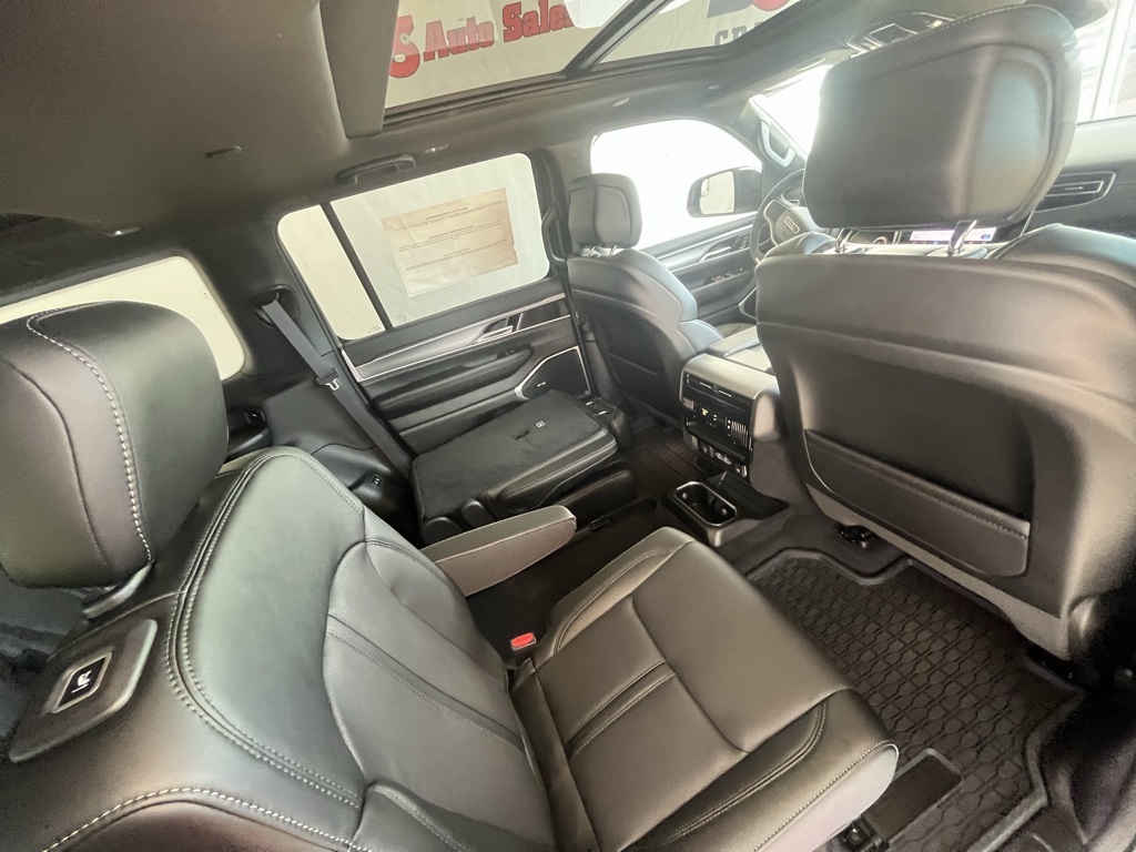 Vehicle image 21 of 57