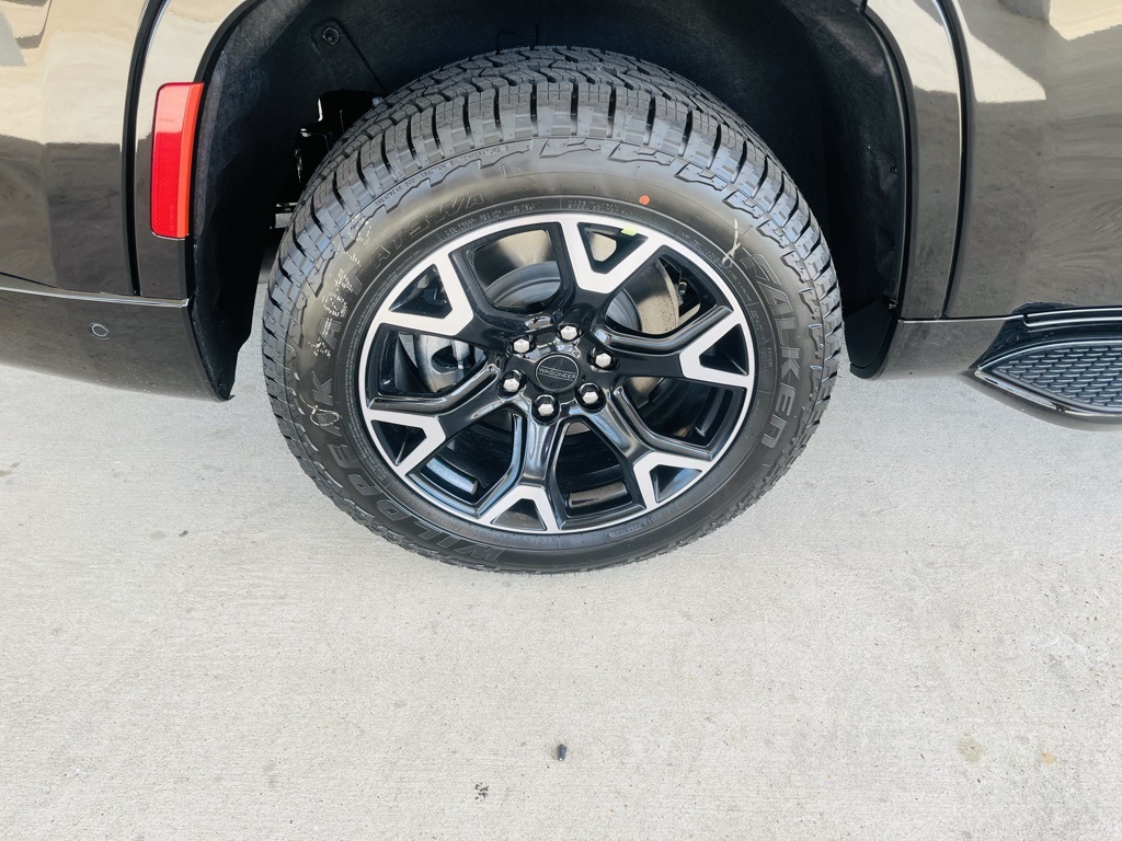 Vehicle image 14 of 57