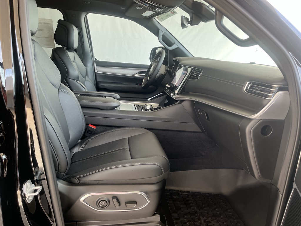 Vehicle image 23 of 57