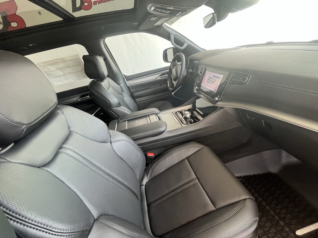 Vehicle image 27 of 57