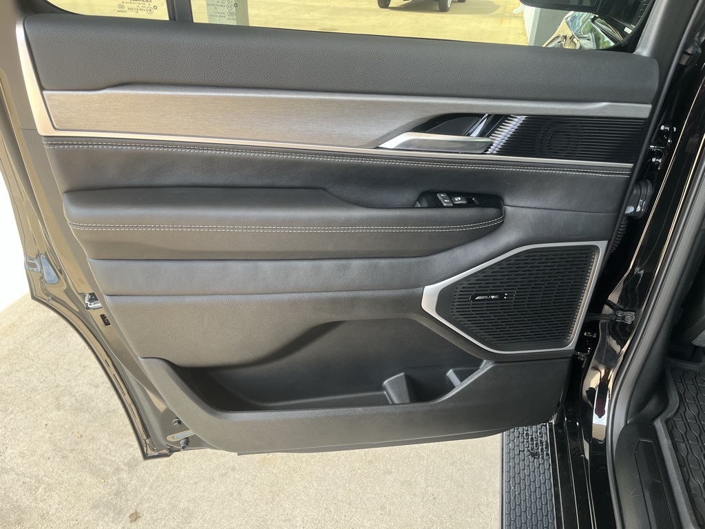 Vehicle image 39 of 57