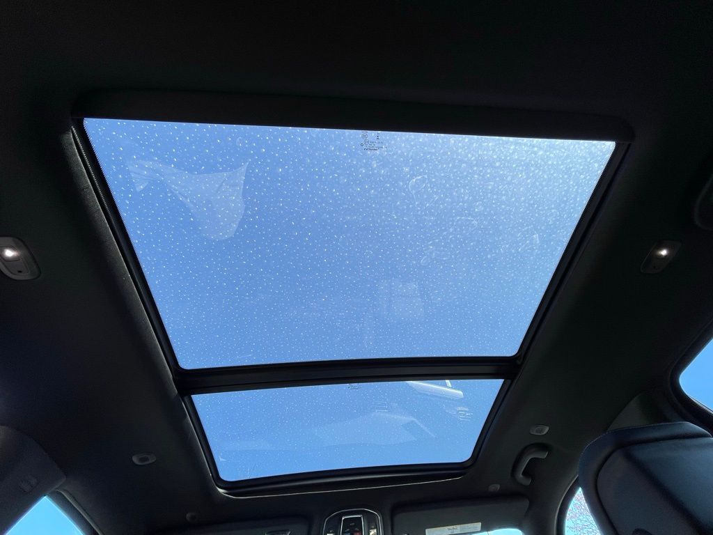 Vehicle image 13 of 18