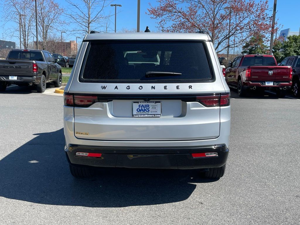 Vehicle image 7 of 18