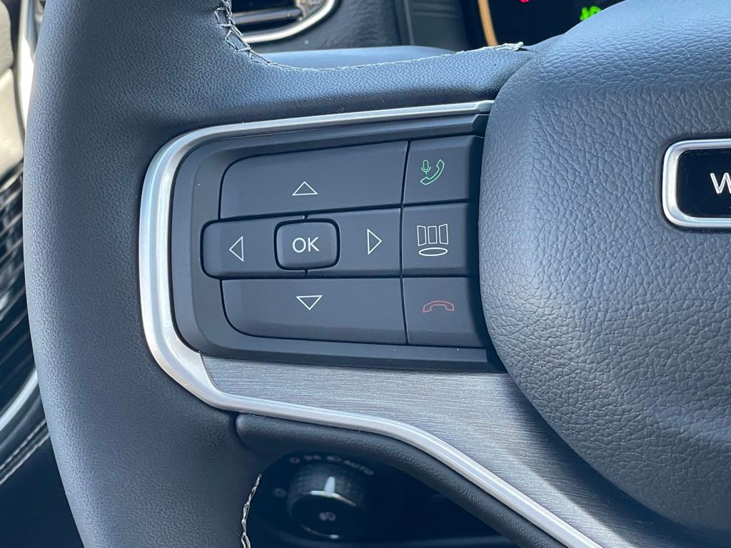 Vehicle image 17 of 18