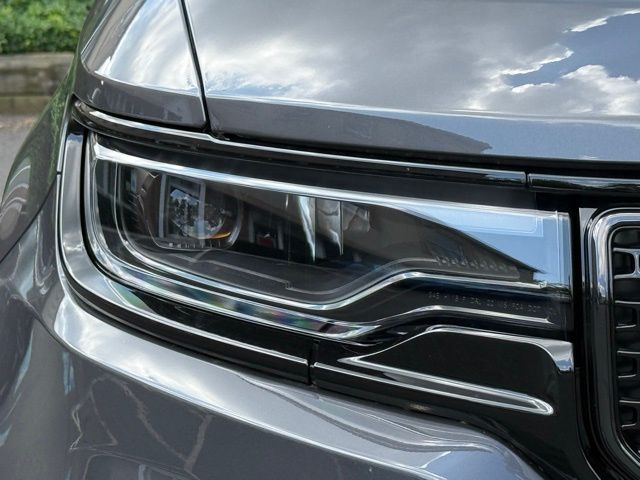 Vehicle image 17 of 28