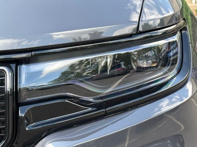 Vehicle image 16 of 28