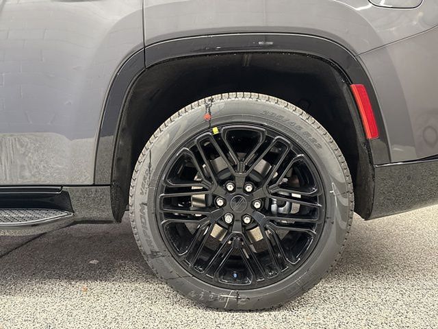 Vehicle image 26 of 28