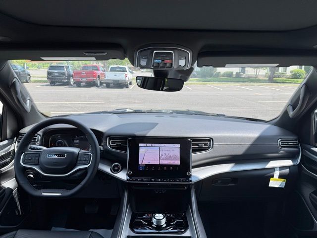 Vehicle image 11 of 28