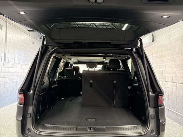Vehicle image 21 of 28