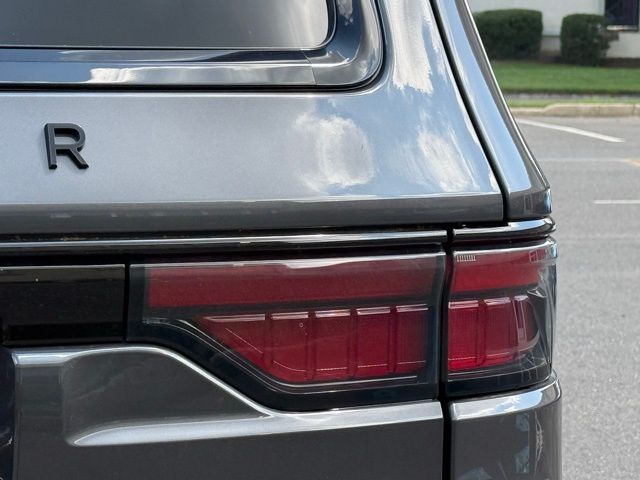 Vehicle image 14 of 28
