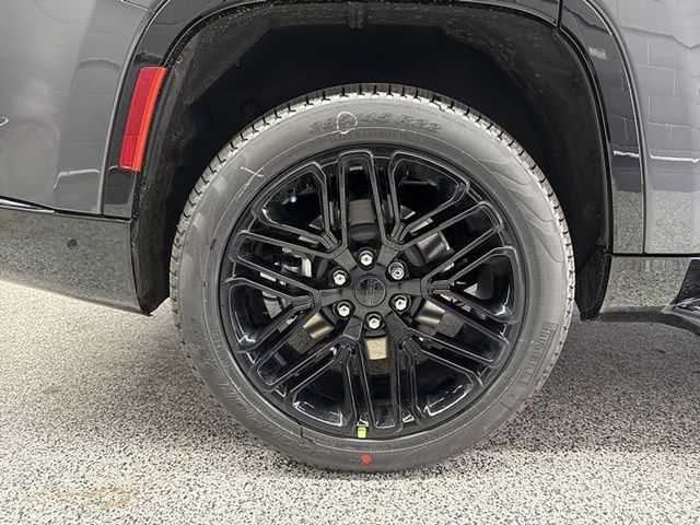 Vehicle image 27 of 28