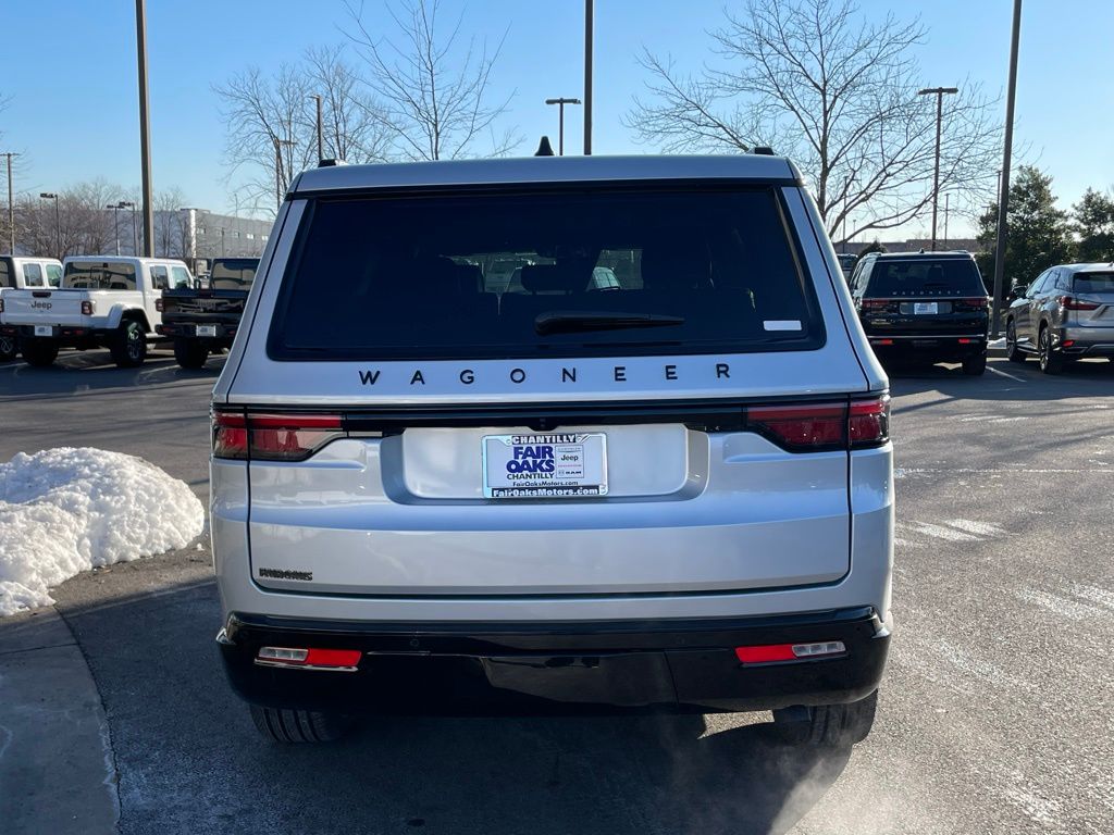 Vehicle image 7 of 19