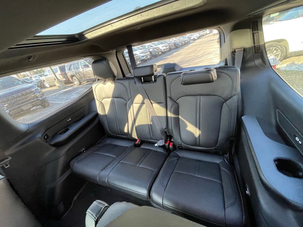 Vehicle image 12 of 19