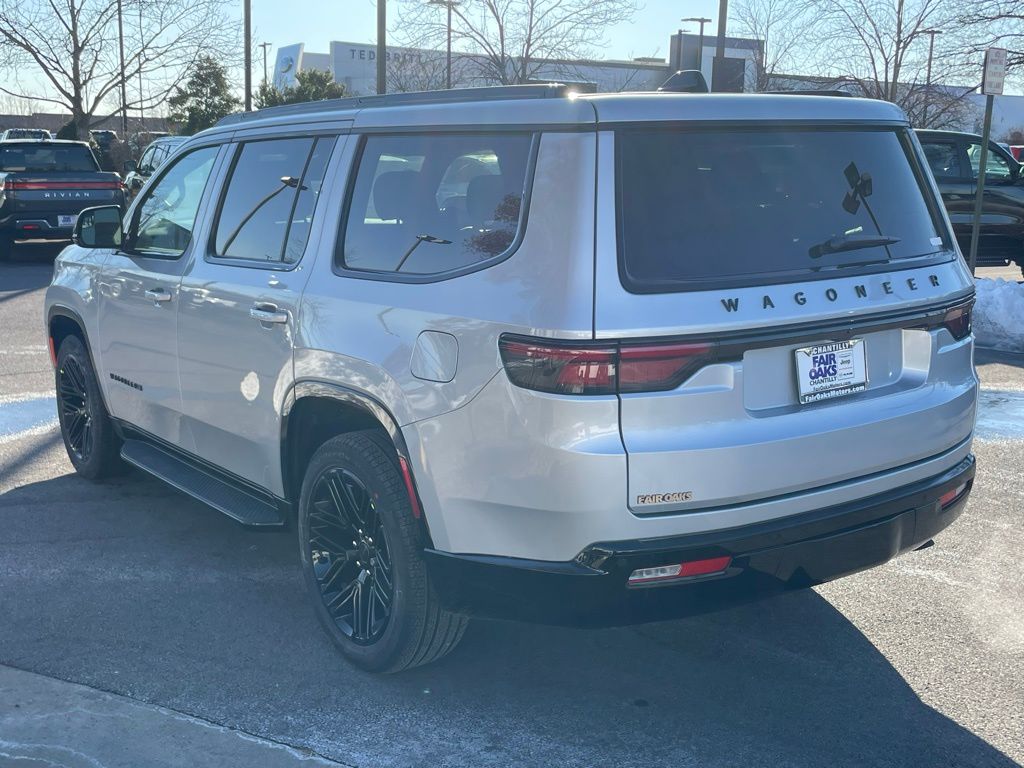 Vehicle image 9 of 19