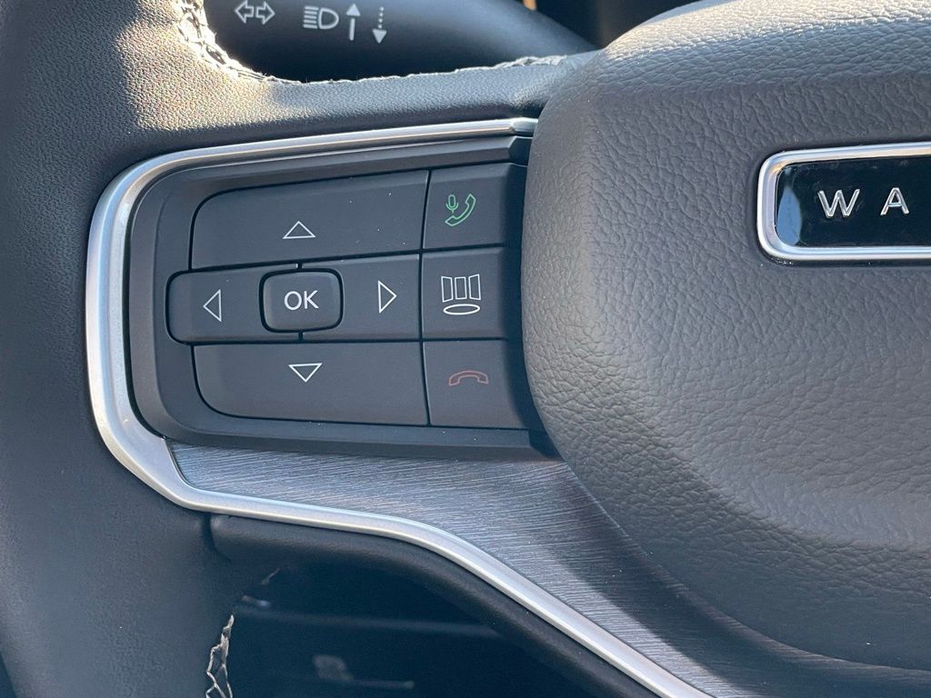 Vehicle image 18 of 19