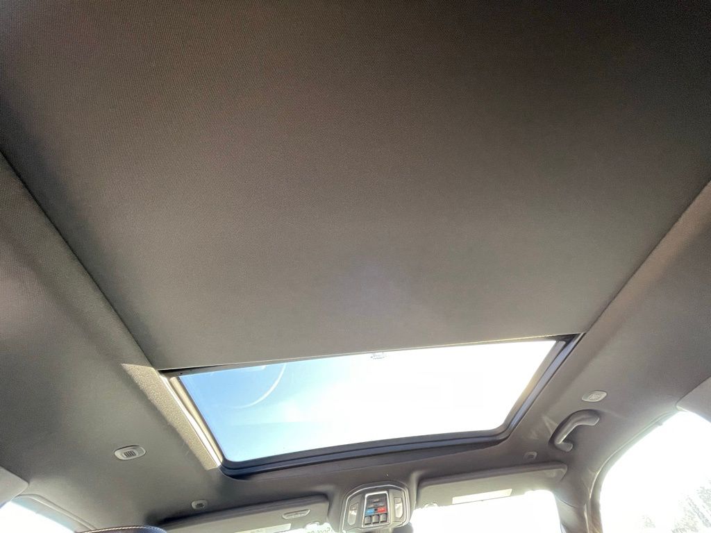 Vehicle image 14 of 19