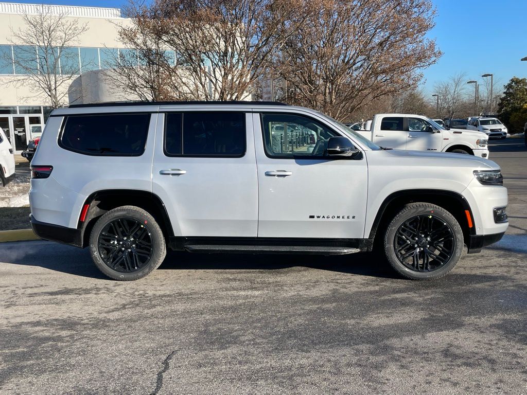 Vehicle image 5 of 19
