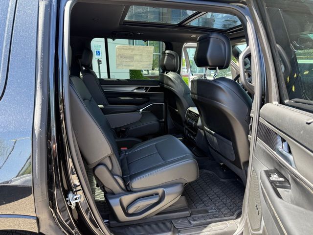 Vehicle image 20 of 39