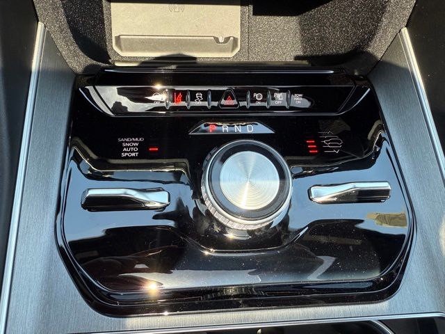 Vehicle image 35 of 39
