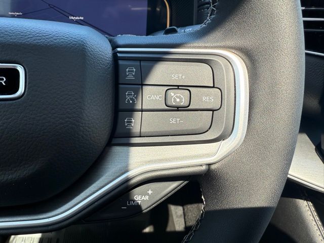 Vehicle image 30 of 39