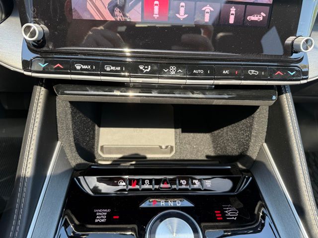 Vehicle image 34 of 39