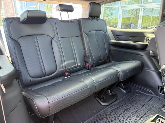 Vehicle image 22 of 39