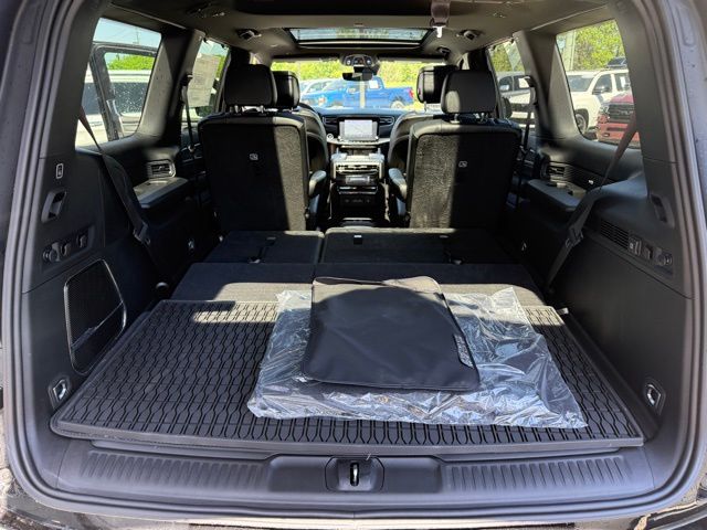 Vehicle image 25 of 39