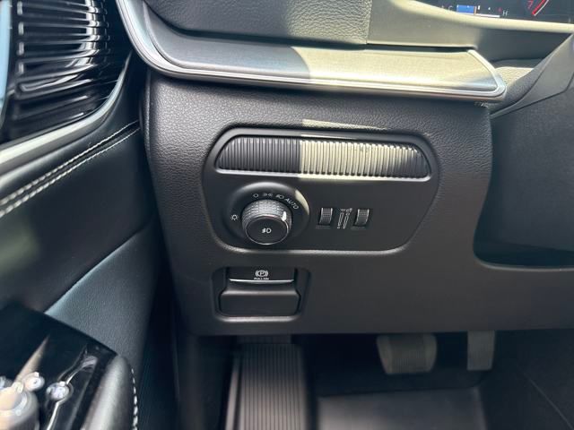 Vehicle image 35 of 39