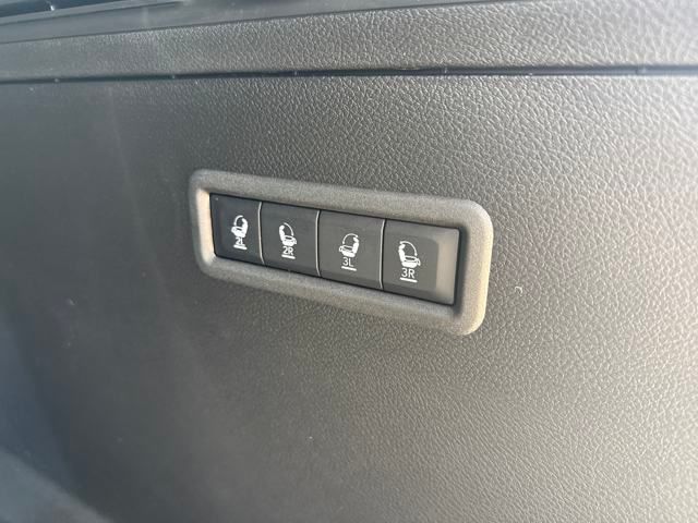 Vehicle image 31 of 39
