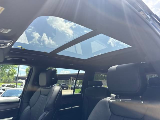 Vehicle image 21 of 39