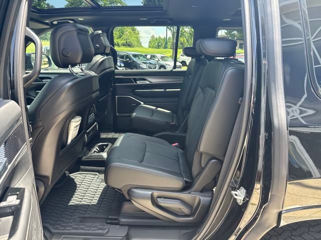 Vehicle image 18 of 39