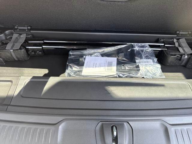 Vehicle image 36 of 39
