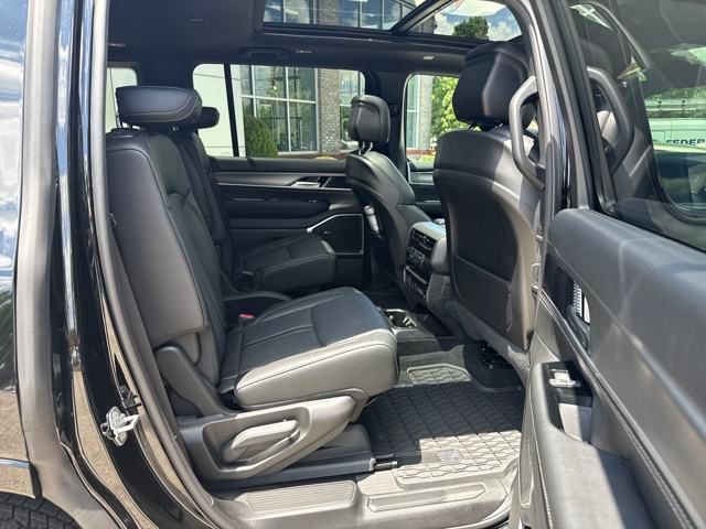 Vehicle image 14 of 39