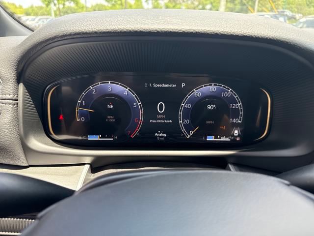 Vehicle image 25 of 39