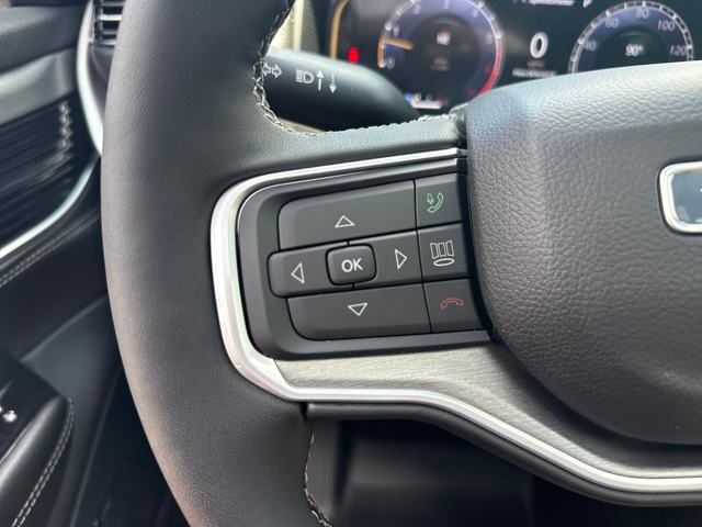Vehicle image 33 of 39