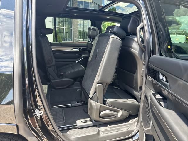 Vehicle image 17 of 39