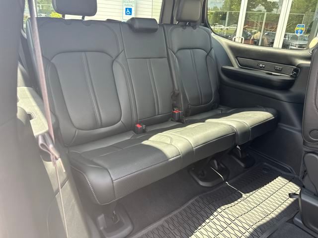 Vehicle image 16 of 39