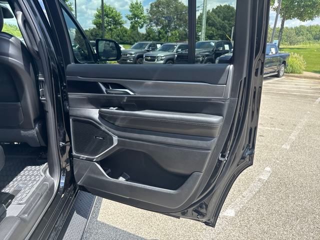 Vehicle image 22 of 39