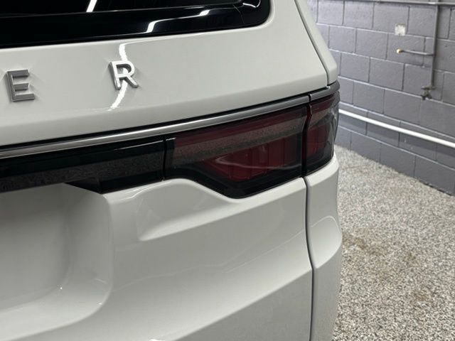 Vehicle image 22 of 24